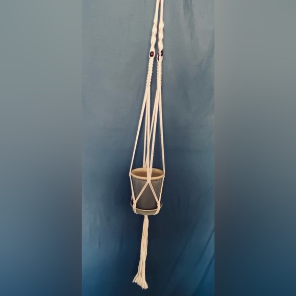 🪴Like New-2 Cream Macrame Pot/Plant Hangers-& 2 One Of A Kind Pottery Planters - Picture 7 of 16